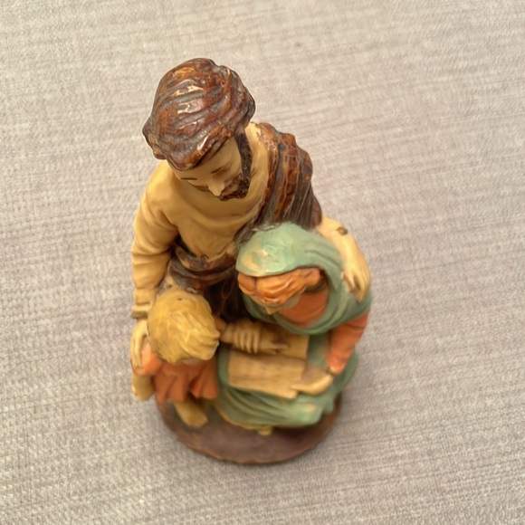 Statue of Jesus as Young Boy with Mary & Joseph Hand Painted Resin Made in Italy - Picture 4 of 7